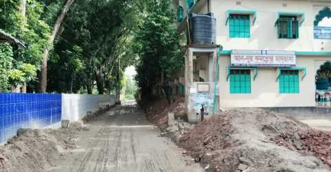 লোহাগড়া সড়ক নির্মাণ কাজে অনিয়ম, জনদুর্ভোগ চরমে