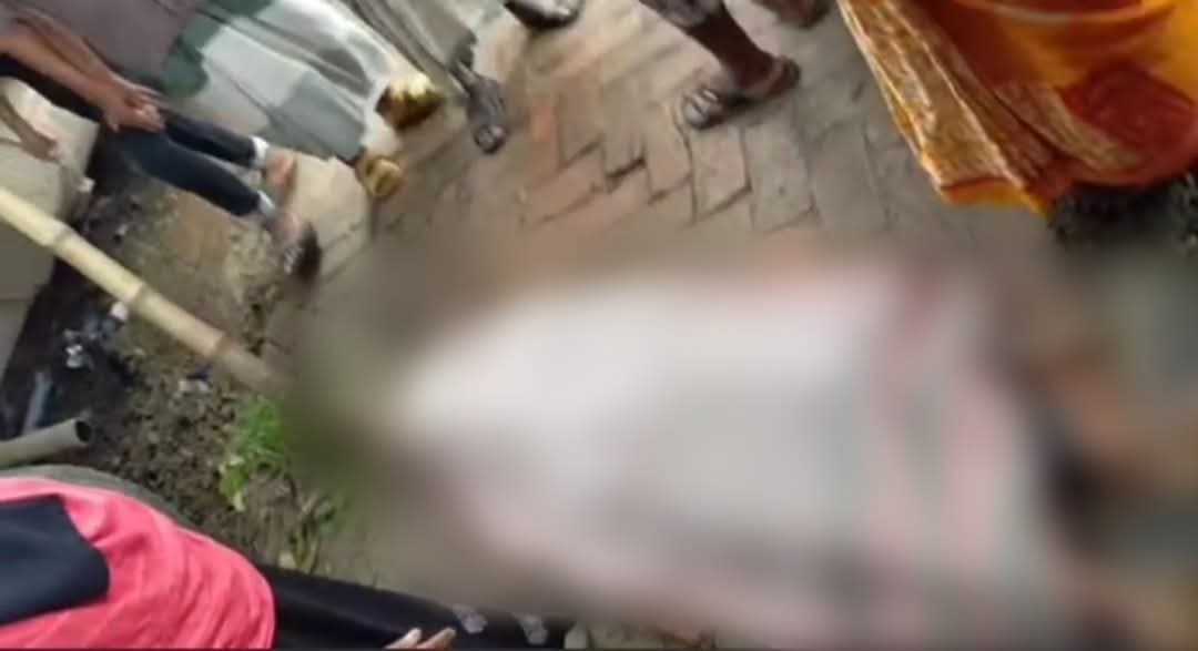 খুলনায় গ্যাস সিলিন্ডারবোঝাই ট্রাকের চাপায় দুইজন নিহত