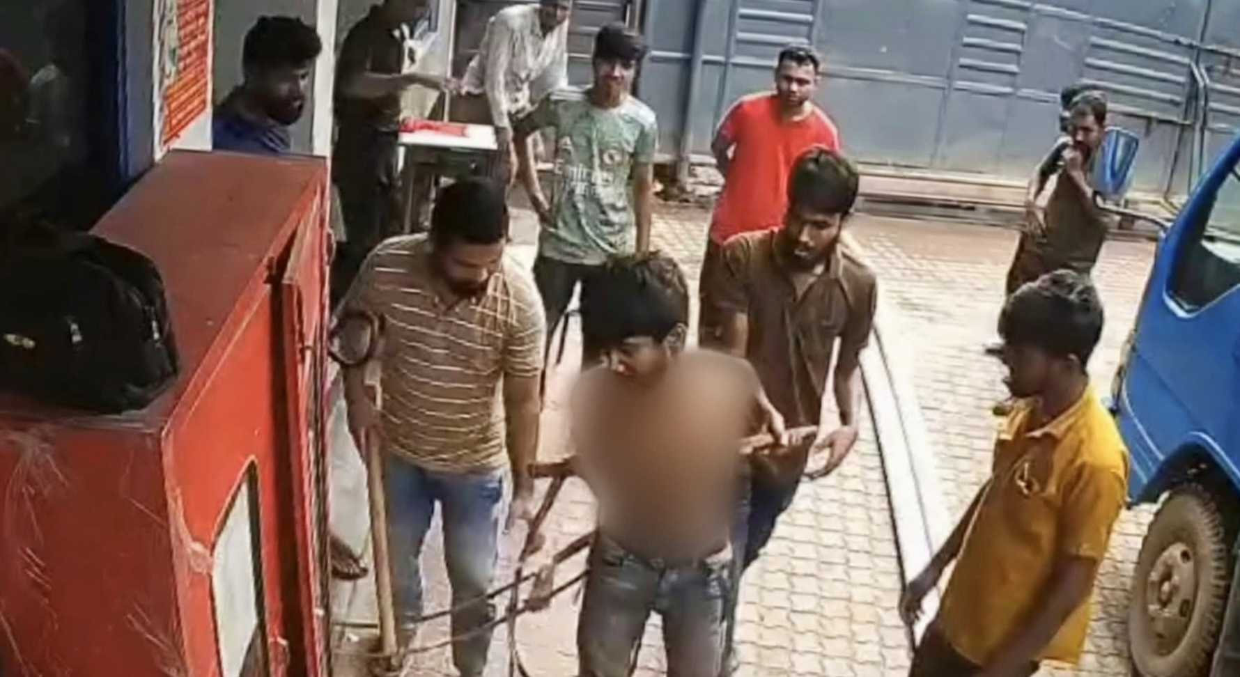 গাজীপুরে চুরির অপবাদে শ্রমিককে পিটিয়ে হত্যা, ভিডিও ভাইরাল