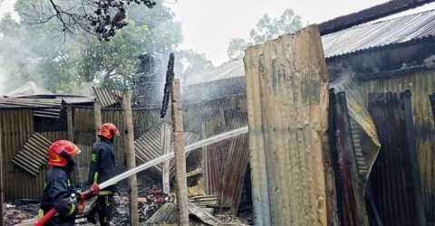 টাঙ্গাইলে যৌনপল্লীতে অগ্নিকাণ্ড, পুড়েছে ১২ ঘর