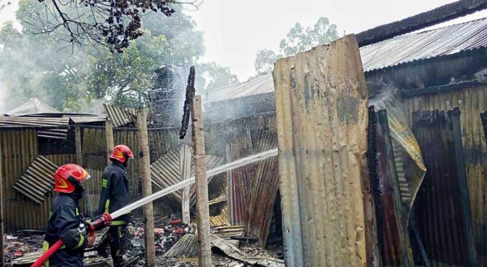 টাঙ্গাইলে যৌনপল্লীতে অগ্নিকাণ্ড, পুড়েছে ১২ ঘর