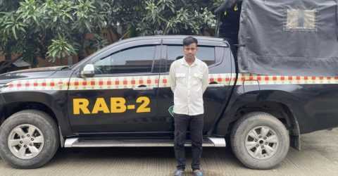নড়াইলের লোহাগড়ায় কিশোর গ্যাং ‘কব্জিকাটা’র টুন্ডা বাবু গ্রেপ্তার