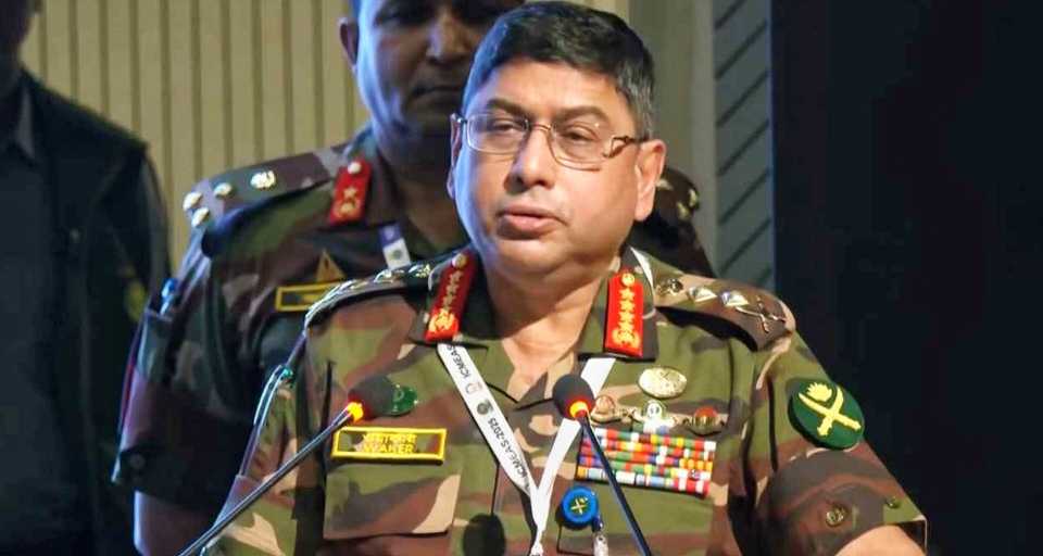 দেশের উন্নয়ন করতে হলে আগে মানবিক হতে হবে: সেনাপ্রধান 