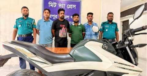 ‘তুই আওয়ামী লীগ করিস, বাঁচতে হলে টাকা দে’—