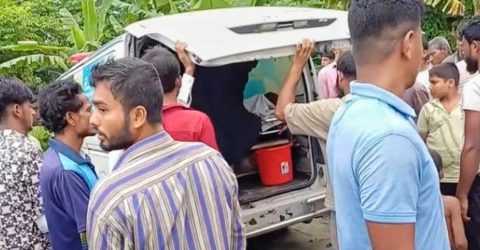জমিতে ছেঁড়া তারে বিদ্যুৎস্পৃষ্ট হয়ে বাবা-ছেলের মর্মান্তিক মৃত্যু