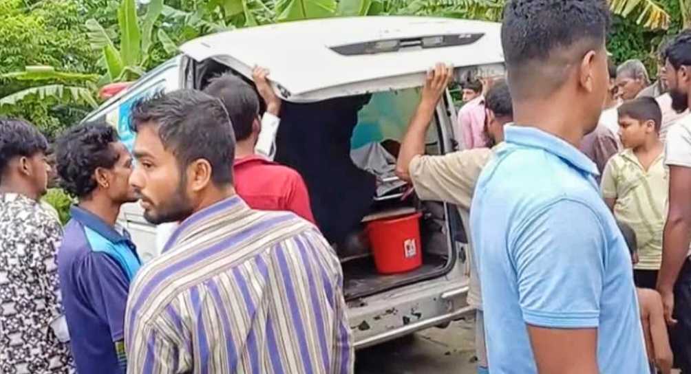 জমিতে ছেঁড়া তারে বিদ্যুৎস্পৃষ্ট হয়ে বাবা-ছেলের মর্মান্তিক মৃত্যু