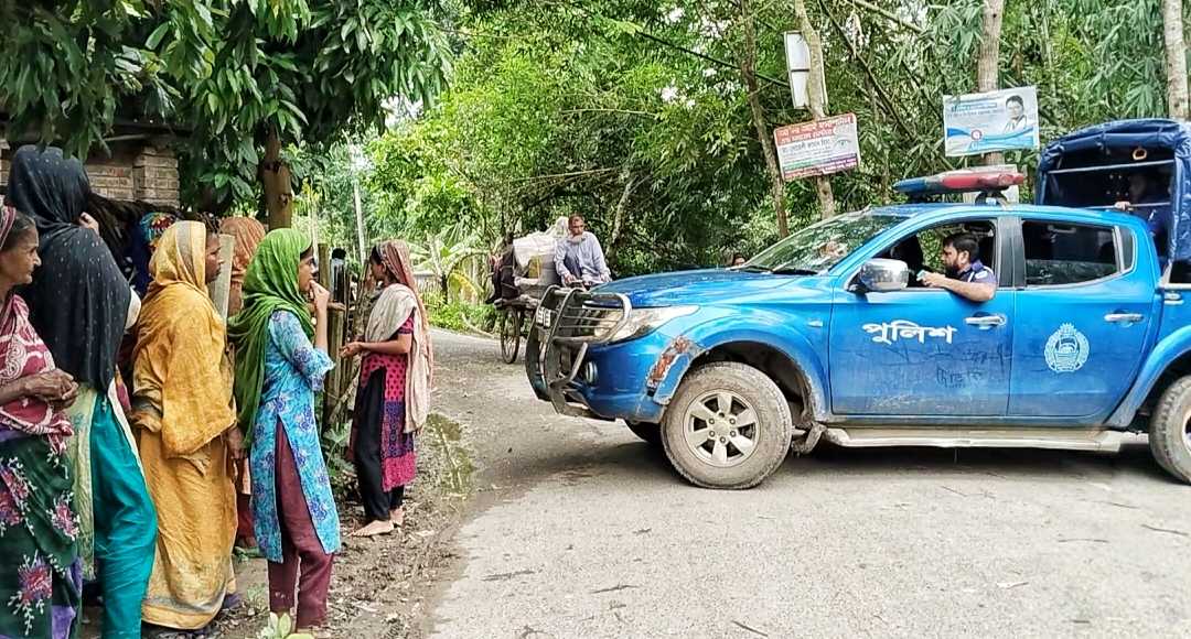 লোহাগড়ায় আওয়ামী লীগ নেতা খোকন চৌধুরীর লোকজনের নির্যাতনে পুরুষশূন্য উলা গ্রাম