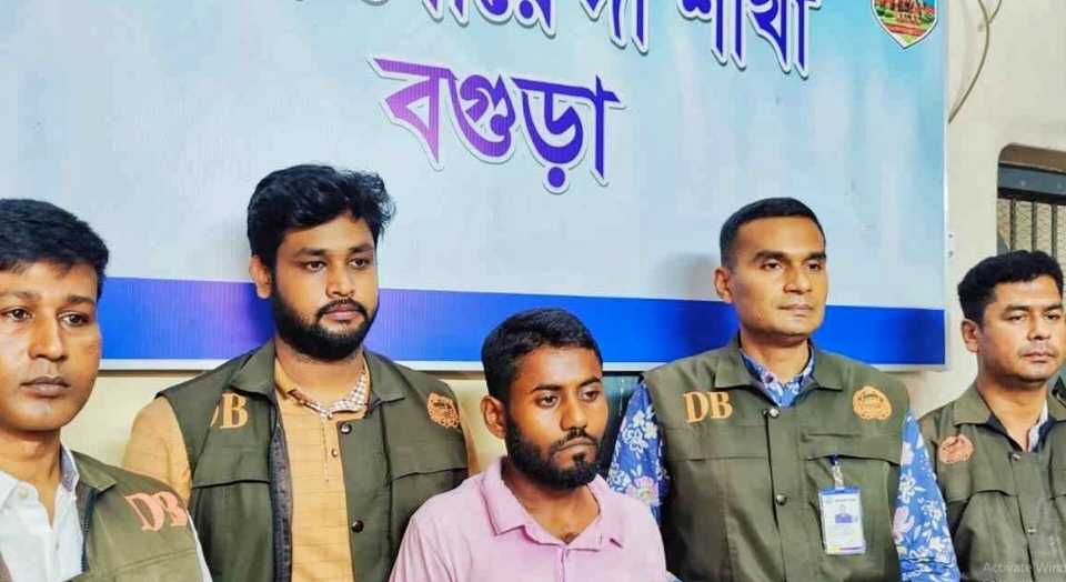 তারেক রহমানের চাচাতো ভাই পরিচয়ে প্রতারণা, যুবক আটক