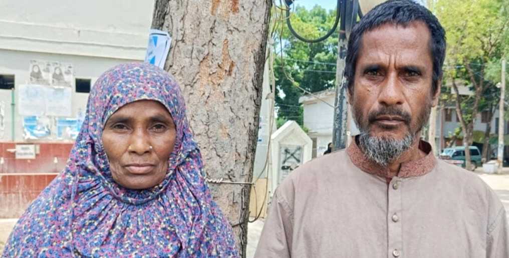 কৌশলে জমি ও পুকুর লিখে নিয়ে বাবা-মাকে বাড়ি ছাড়া করলেন দুই ছেলে