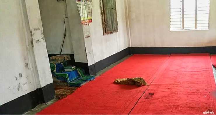 মসজিদের ভেতর নামাজরত অবস্থায় ছোট ভাইকে কুপিয়ে হত্যা