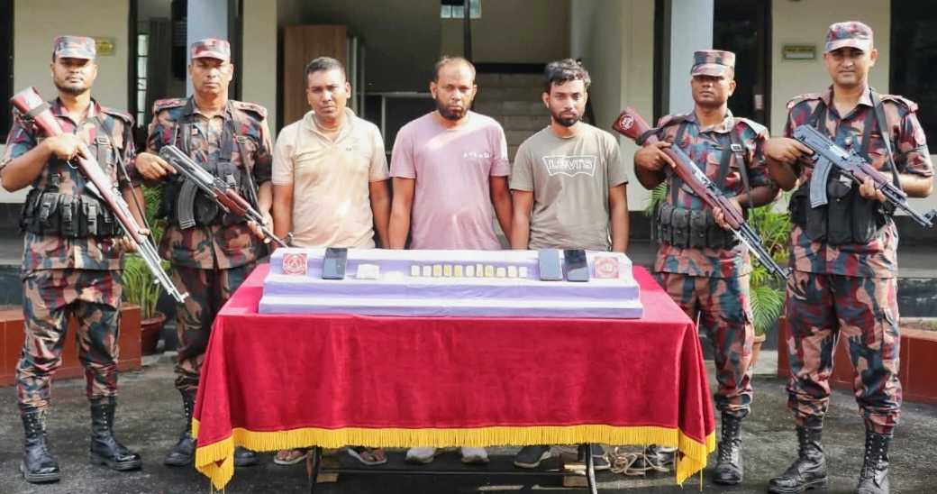যশোরে ১ কোটি ৯২ লাখ টাকার স্বর্ণসহ তিন চোরাকারবারি আটক