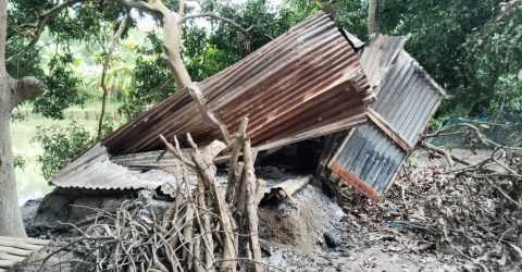 লোহাগড়ায় দুই গ্রুপের বিরোধ: রান্নাঘরে অগ্নিকাণ্ড ও ধান লুটের অভিযোগ, তদন্তে পুলিশ