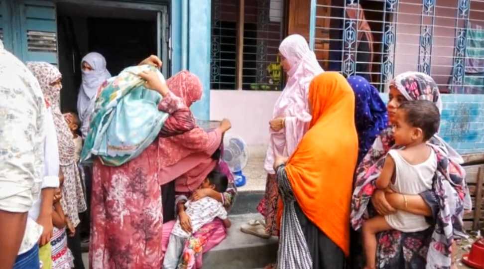 মায়ের অজান্তে সবজি কাটার বটি ঘাড়ে পড়ে শিশুর মর্মান্তিক মৃত্যু
