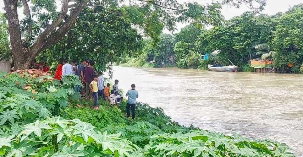 আড়িয়াল খাঁ নদে বস্তাবন্দি অবস্থায় অজ্ঞাত যুবকের লাশ উদ্ধার