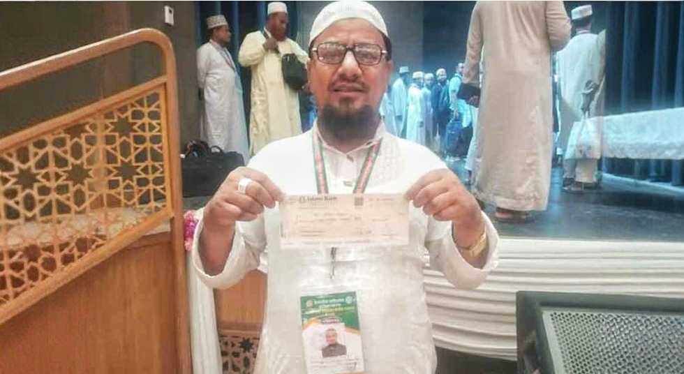 ইমামতি না করেও সম্মাননা পেলেন ওলামা দল নেতা, ক্ষুব্ধ স্থানীয়রা