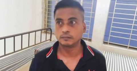 ইন্টারনেটের এমবি নিয়ে ঝগড়া, স্ত্রীকে কুপিয়ে হত্যা করে থানায় স্বামী