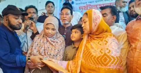 মিটফোর্ডে সোহাগ হত্যাকাণ্ড: আর্থিক সহায়তাসহ সোহাগের  পরিবারের পাশে দাঁড়ালো বিএনপি