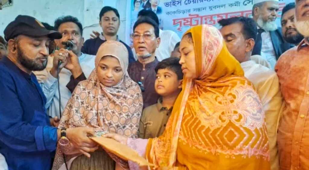 মিটফোর্ডে সোহাগ হত্যাকাণ্ড: আর্থিক সহায়তাসহ সোহাগের  পরিবারের পাশে দাঁড়ালো বিএনপি