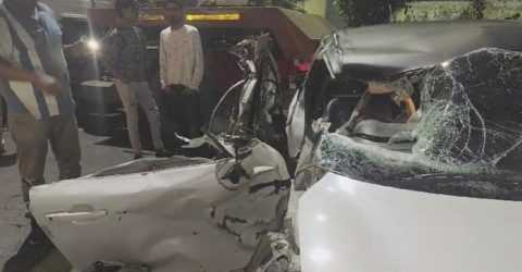 বিয়ের গাড়ি সজোরে ধাক্কা দিলো কলেজের দেয়ালে, বরসহ নিহত ৮