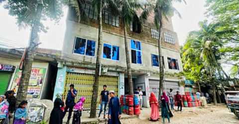 গ্রেপ্তার আতঙ্কে পুরুষশূন্য গ্রাম, ২৪ ঘণ্টায় মামলা হয়নি, আটকও নেই