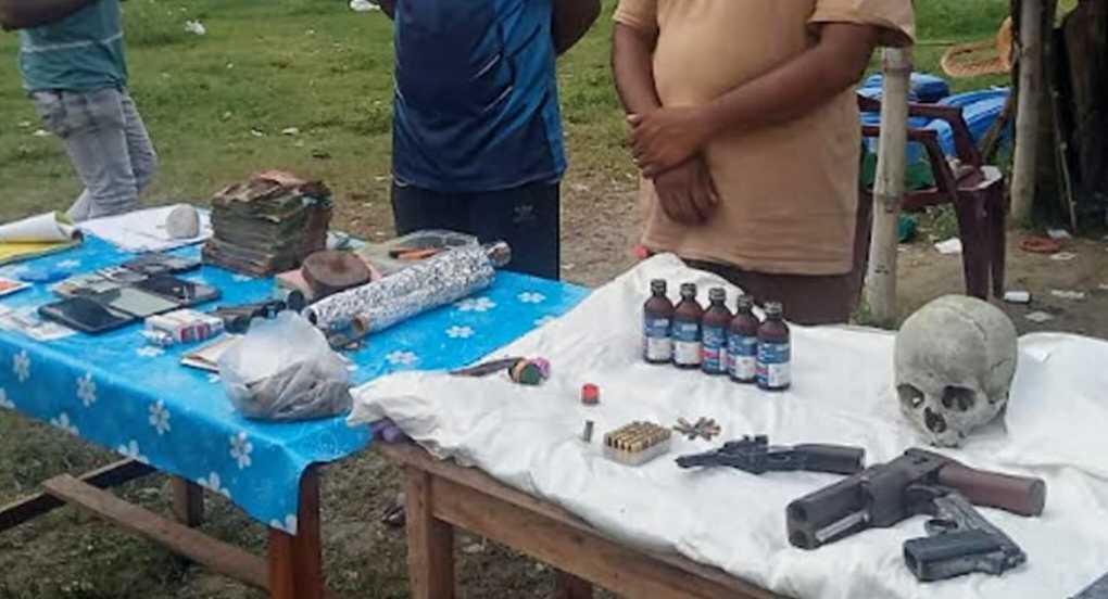 অস্ত্র, ইয়াবা ও মাথার খুলি উদ্ধার সেনাবাহিনীর অভিযানে আটক তিনজন 