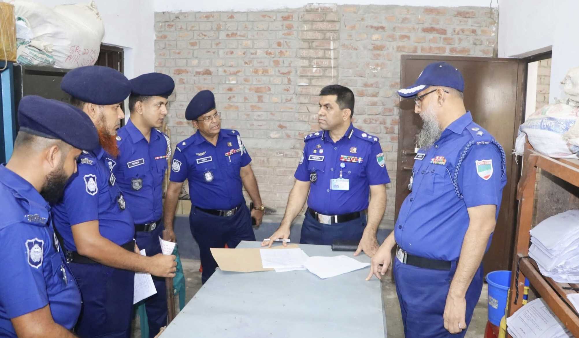 নড়াইল সদর কোর্ট পরিদর্শন করলেন অতিরিক্ত ডিআইজি (অপারেশনস্), খুলনা রেঞ্জ