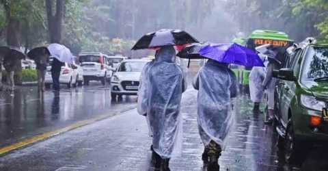 টানা বৃষ্টিতে দুর্ভোগ, আরও কয়েকদিন থাকতে পারে বৃষ্টি: আবহাওয়া অফিস