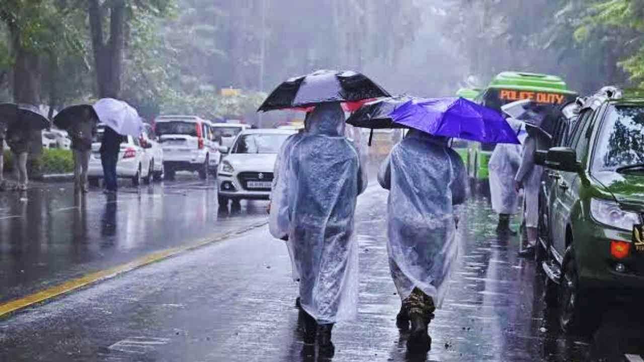 টানা বৃষ্টিতে দুর্ভোগ, আরও কয়েকদিন থাকতে পারে বৃষ্টি: আবহাওয়া অফিস